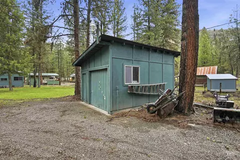Exterior - 10 Bransons Dr, Lowman, ID 83637 photo 11 of 16