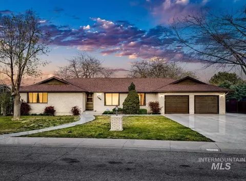 1096 S Kingfisher Way, Boise, ID 83709