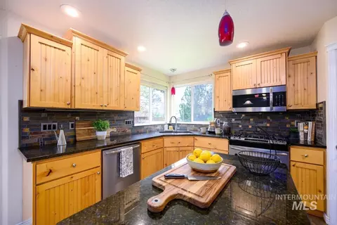 Kitchen - 427 S Silver Bow Ave, Eagle, ID 83616 photo 2 of 2