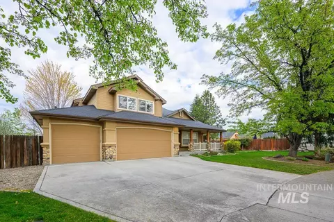Exterior - 427 S Silver Bow Ave, Eagle, ID 83616 photo 2 of 11