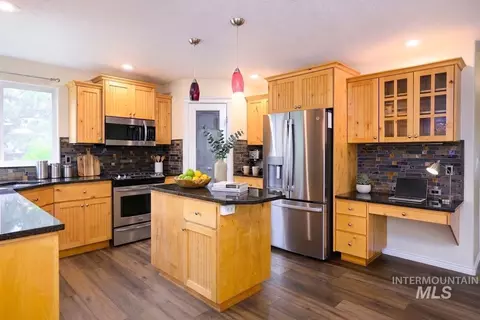 Kitchen - 427 S Silver Bow Ave, Eagle, ID 83616 photo 1 of 2