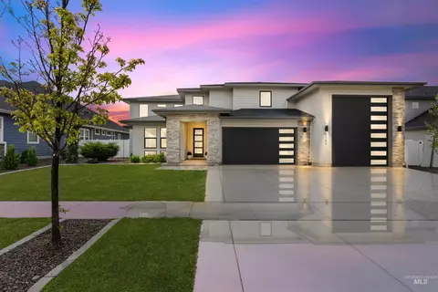 8343 W Sparks Lake Dr, Garden City, ID 83714