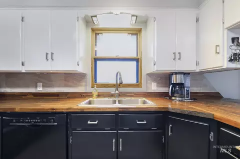 Kitchen - 1084 E 300 N, Declo, ID 83323 photo 2 of 4