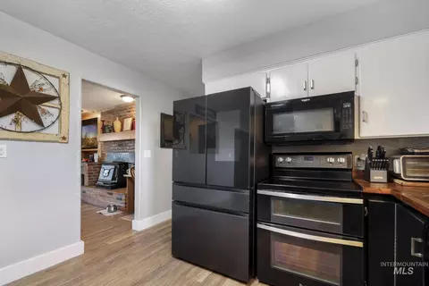 Kitchen - 1084 E 300 N, Declo, ID 83323 photo 4 of 4