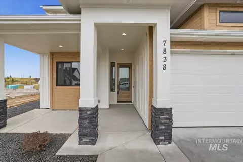 Exterior - 7838 W Flathead Lake St, Eagle, ID 83616 photo 2 of 5