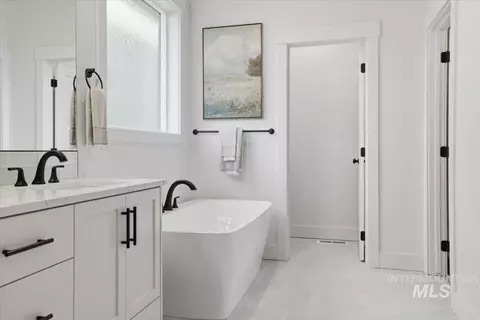 Bath - 7838 W Flathead Lake St, Eagle, ID 83616 photo 4 of 5