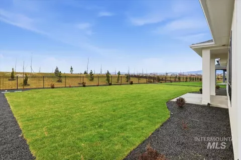 Exterior - 7838 W Flathead Lake St, Eagle, ID 83616 photo 4 of 5