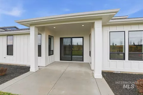 Exterior - 7838 W Flathead Lake St, Eagle, ID 83616 photo 3 of 5