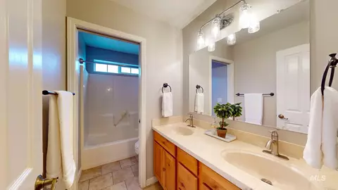 Bath - 2520 E 3707 N, Twin Falls, ID 83301 photo 3 of 4