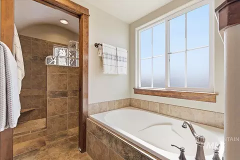 Bath - 369 E Wexford Ln, Eagle, ID 83616 photo 3 of 6