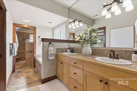 Bath - 369 E Wexford Ln, Eagle, ID 83616 photo 2 of 6