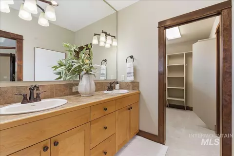 Bath - 369 E Wexford Ln, Eagle, ID 83616 photo 1 of 6