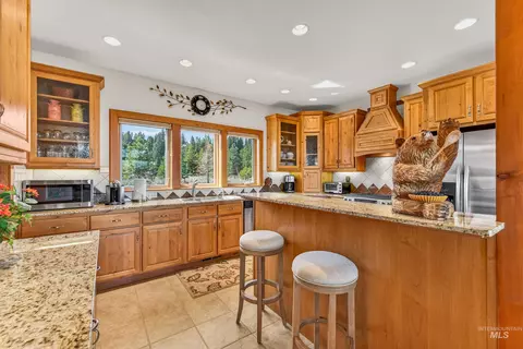 Kitchen - 8 Bitterroot Ct, Mccall, ID 83638 photo 4 of 5