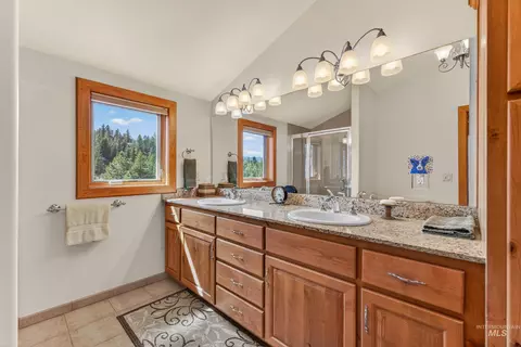 Bath - 8 Bitterroot Ct, Mccall, ID 83638 photo 6 of 7