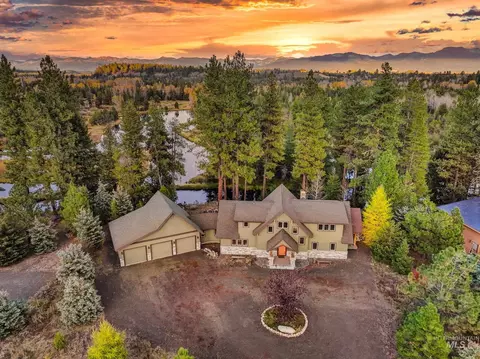 8 Bitterroot Ct, Mccall, ID 83638