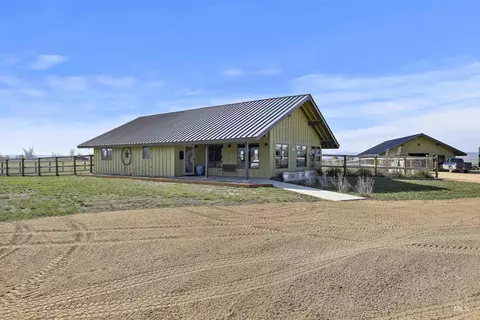 115 W Horseshoe Loop, Fairfield, ID 83327