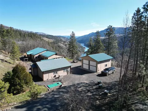 809 River Pointe Ln, Lenore, ID 83541