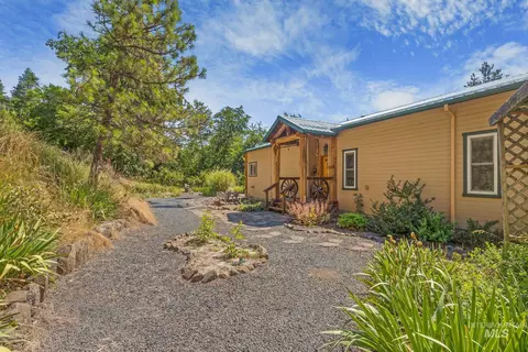 Exterior - 809 River Pointe Ln, Lenore, ID 83541 photo 7 of 10
