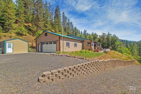 Exterior - 809 River Pointe Ln, Lenore, ID 83541 photo 3 of 10