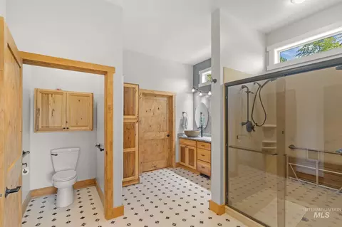 Bath - 809 River Pointe Ln, Lenore, ID 83541 photo 1 of 3