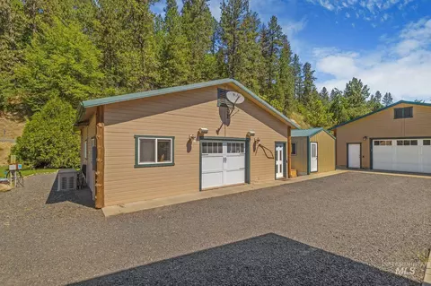 Exterior - 809 River Pointe Ln, Lenore, ID 83541 photo 1 of 10