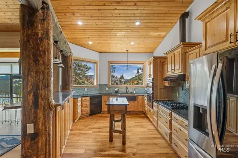 Kitchen - 809 River Pointe Ln, Lenore, ID 83541 photo 2 of 3