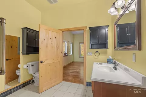 Bath - 809 River Pointe Ln, Lenore, ID 83541 photo 3 of 3