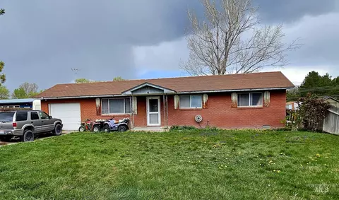 428 1st St N, Marsing, ID 83639