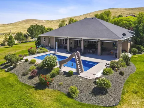 5522 W Hollilynn Dr, Boise, ID 83709