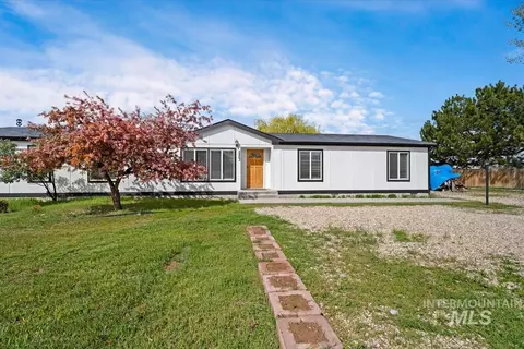 5863 3rd Ave, Nampa, ID 83686
