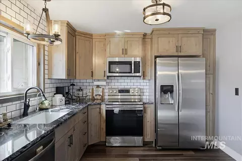 Kitchen - 20602 Academy Rd, Greenleaf, ID 83626 photo 1 of 2