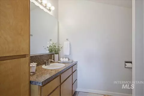 Bath - 20602 Academy Rd, Greenleaf, ID 83626 photo 1 of 3