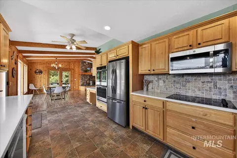 Kitchen - 115 Par Dr, Cascade, ID 83611 photo 4 of 4