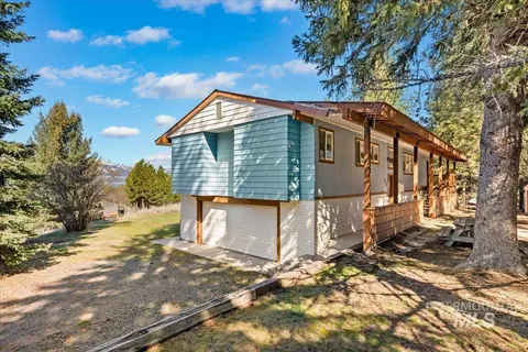 Exterior - 115 Par Dr, Cascade, ID 83611 photo 4 of 6