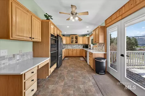 Kitchen - 115 Par Dr, Cascade, ID 83611 photo 1 of 4