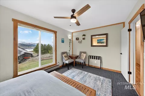 Bedroom - 115 Par Dr, Cascade, ID 83611 photo 4 of 8