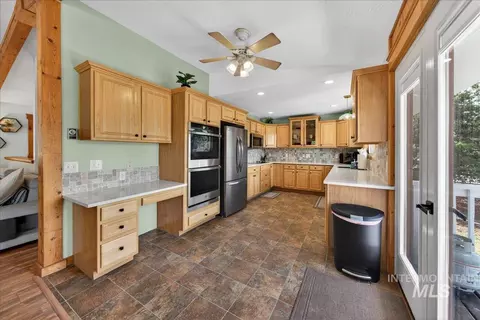 Kitchen - 115 Par Dr, Cascade, ID 83611 photo 2 of 4
