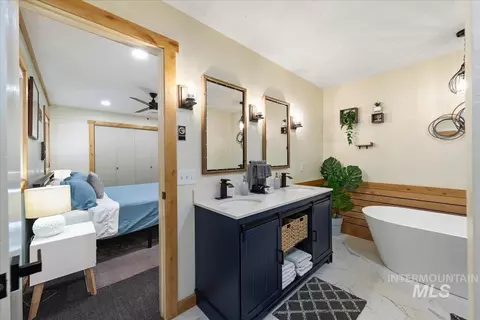 Bath - 115 Par Dr, Cascade, ID 83611 photo 3 of 5