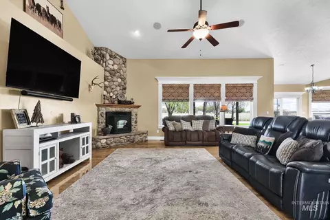 Living - 22089 Eel Ln, Middleton, ID 83644 photo 1 of 1