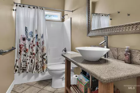 Bath - 22089 Eel Ln, Middleton, ID 83644 photo 5 of 6