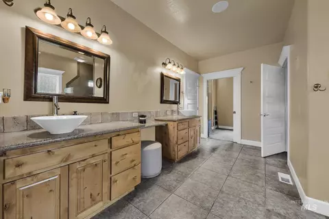 Bath - 22089 Eel Ln, Middleton, ID 83644 photo 1 of 6