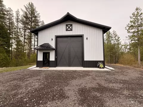 11 Sawtooth Loop, Cascade, ID 83611