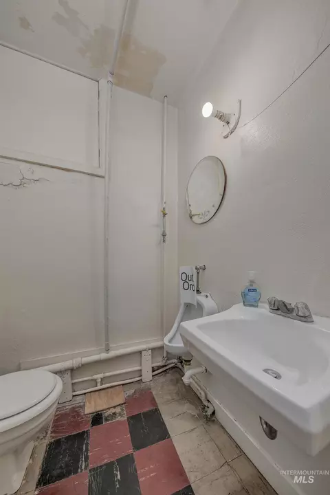 Bath - 404 N 3rd, Nyssa, OR 97913 photo 1 of 1