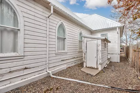 Exterior - 404 N 3rd, Nyssa, OR 97913 photo 5 of 9