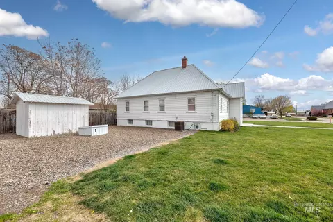 Exterior - 404 N 3rd, Nyssa, OR 97913 photo 3 of 9