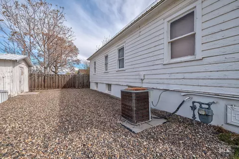 Exterior - 404 N 3rd, Nyssa, OR 97913 photo 7 of 9