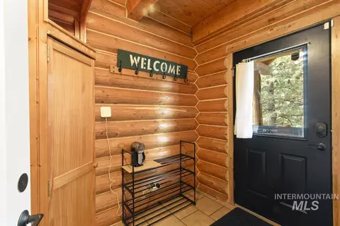 Entry Way - 10360 Gamann Dr, Cascade, ID 83611 photo 1 of 1
