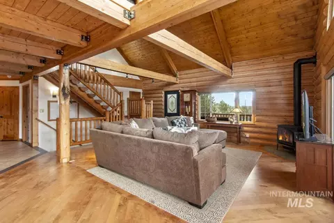 Living - 10360 Gamann Dr, Cascade, ID 83611 photo 2 of 6