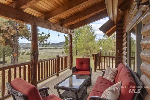Exterior - 10360 Gamann Dr, Cascade, ID 83611 photo 4 of 9