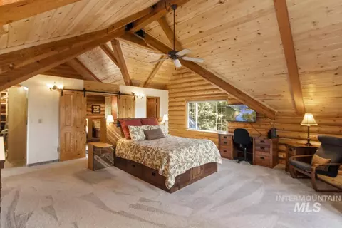 Bedroom - 10360 Gamann Dr, Cascade, ID 83611 photo 3 of 7